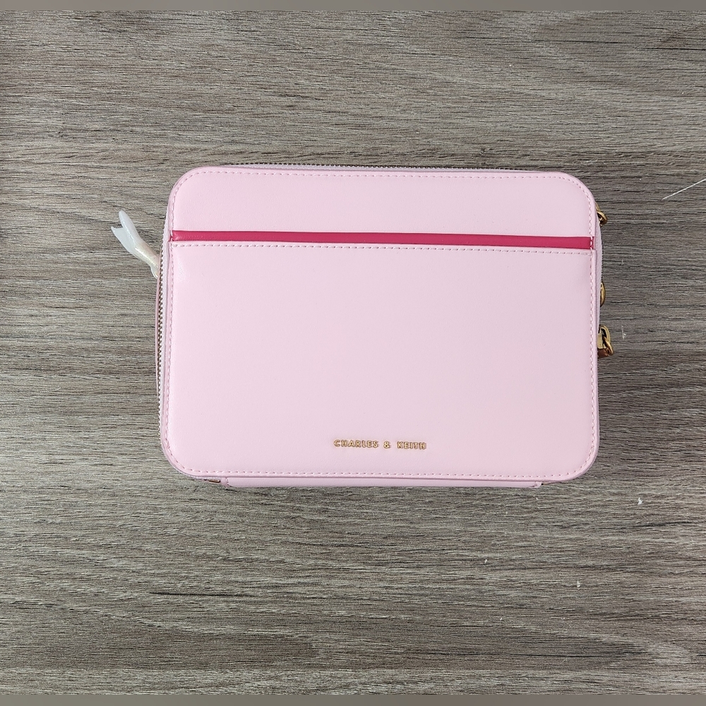 Charles & Keith Two-Tone Pink Lock & Key Chain Handle Bag/Purse - Picture 4 of 7